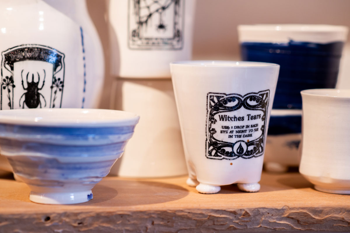 Keramik in Gothic Look mit Kristallglasur Einzelstück von Katrin Heinrich Keramik Oderbruch