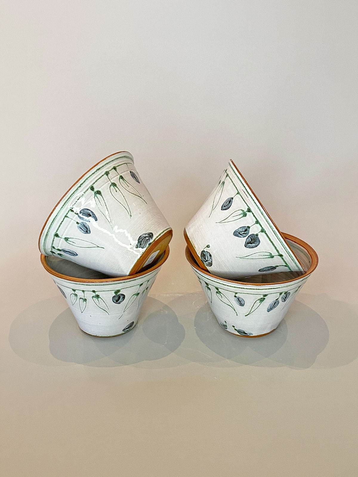 Töpferware mit Oliven-Dekor