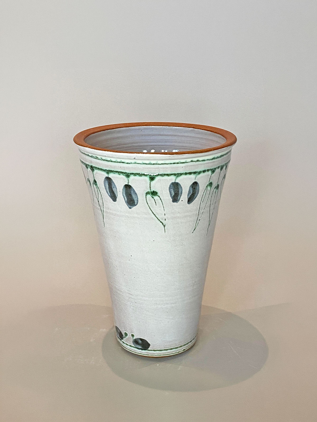 Töpferware mit Oliven-Dekor