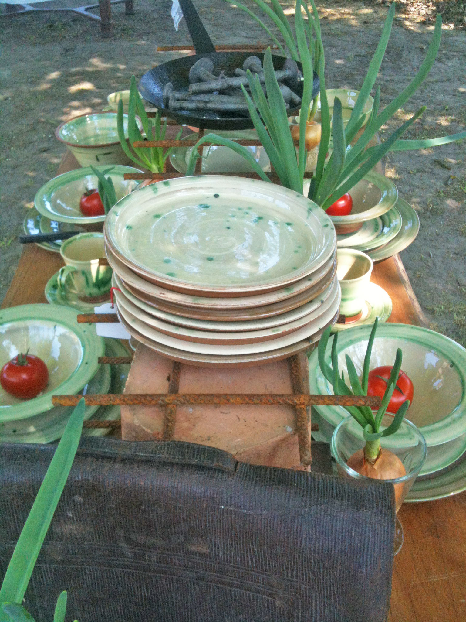 Töpferware mit Oliven-Dekor